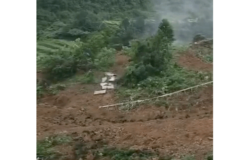 湖南常德石门县发生大型山体滑坡 塌方量约200万方
