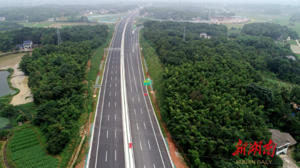 长益扩容工程完成路面主体施工 8月底建成通车