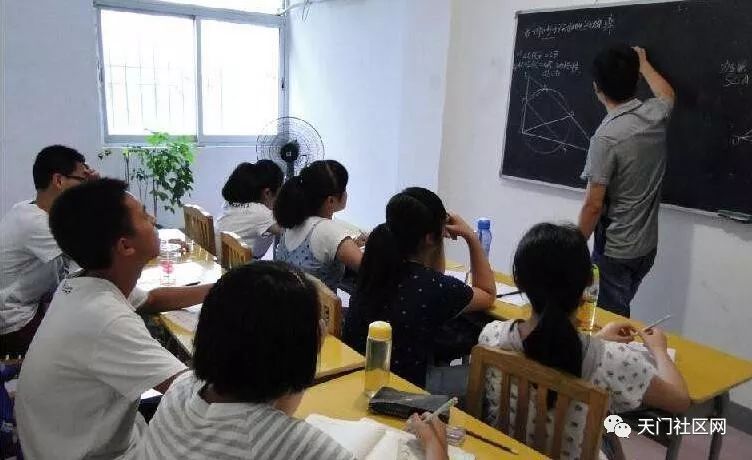 长沙教育部门暑期组织暗访和抽查 严禁中小学在职老师违规补课