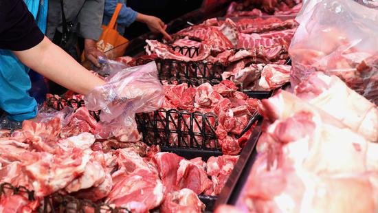 7月猪肉同比涨价85.7%，上市猪企赚翻！肉还吃得起吗