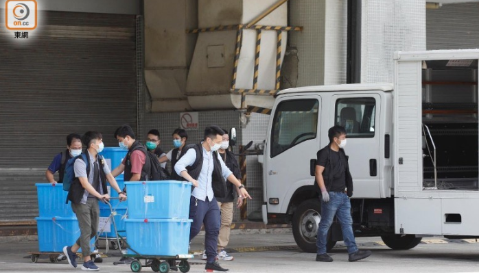 近200名港警搜查&ldquo;壹传媒&rdquo;大楼 带走25箱证物