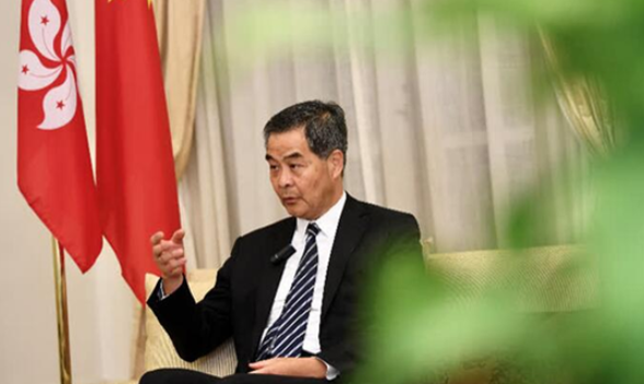 梁振英怒斥港大法律学院讲师张达明：美国奴才！