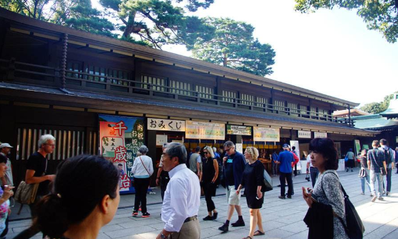 日内阁官房长官菅义伟：日本旅游业正处于濒死状态