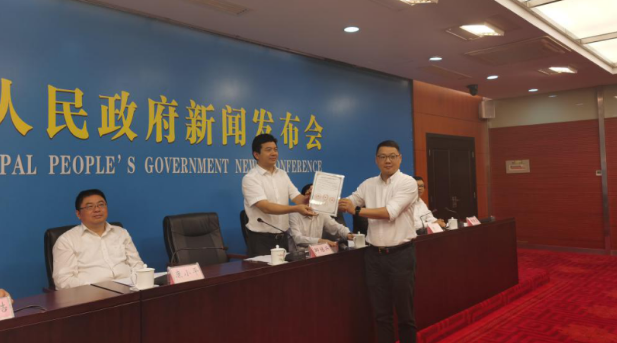 长沙发放全国首批试运营示范和无驾驶人测试通知书