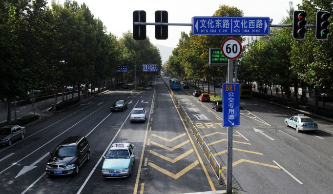 摩托车禁上高速该不该＂一刀切＂?湖南道路交通安全法分组审议