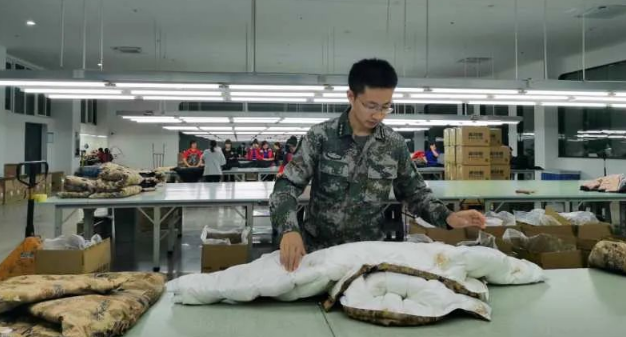 首批定制的防寒被装已送达高原边防一线！