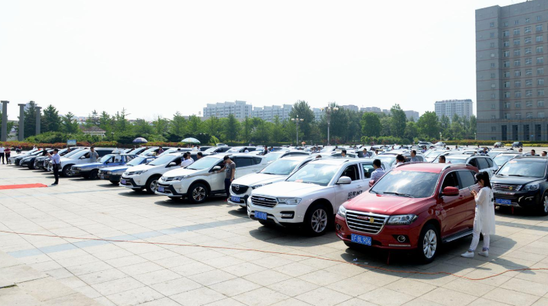 9座以下私家车10年内仅需上线检测2次 七座车车主：省时、省事还省钱