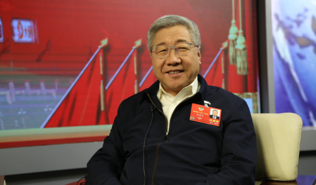 社科院郑秉文：少子化和老龄化同时出现 建议放开三孩