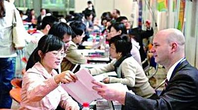 中国内地学生赴美签证量下跌99%，美媒分析原因