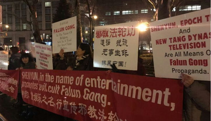 美国官媒养的反华恶狗，终于把他们自己给咬了
