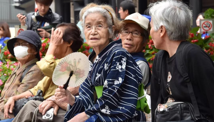 日本一年少50万人，家族企业难维系