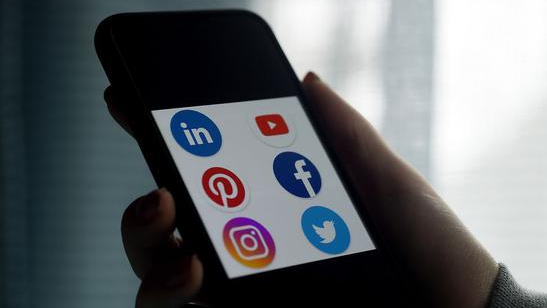 俄罗斯反击Twitter和Facebook，拟立法限制访问