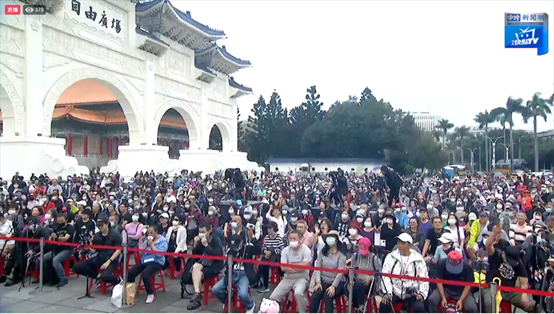 岛内大批民众声援中天，喊出五个字！