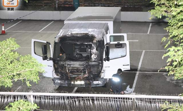 香港警察体育游乐会疑遭投汽油弹 3人涉案
