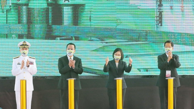 美媒学起台媒＂自嗨文＂：台潜艇可全灭解放军登陆舰队