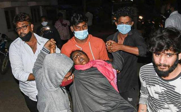 近600人住院，1人死亡：WHO专家抵印度调查不明疾病