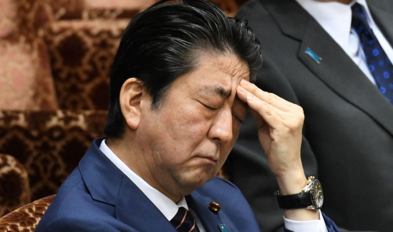 安倍丑闻未过，日外相后援会资金又被爆出用途不明