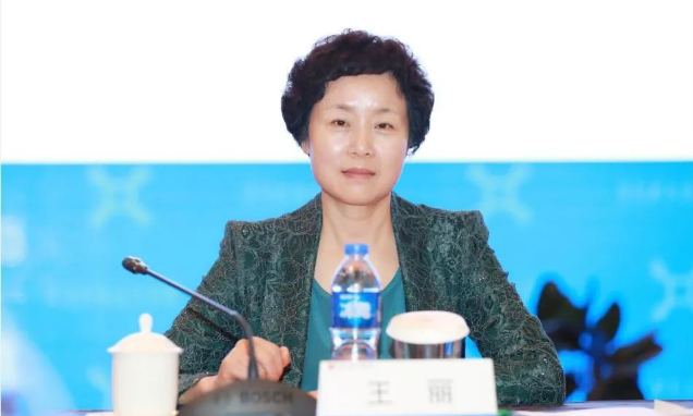 女厅官专买一套房藏赃物 20多年老纪检都震惊了