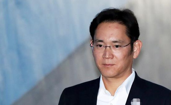 三星掌门人李在镕获刑2年半 当庭被捕