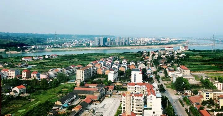 发改委：城区常住人口300万以下城市基本取消落户限制
