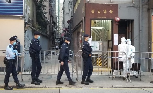 香港首次＂封区＂强制新冠病毒检测 反对派议员却拖后腿