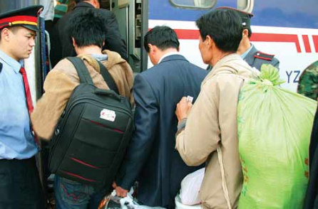 大年三十至初四 全国累计发送旅客近6000万人次