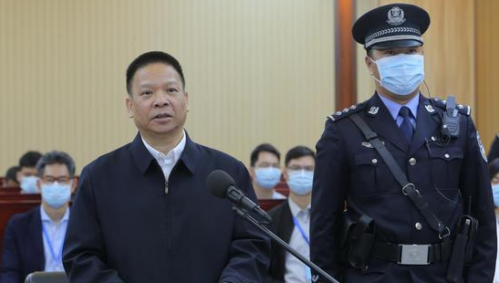 红通人员许超凡受审：被控贪污公款美元6.22亿