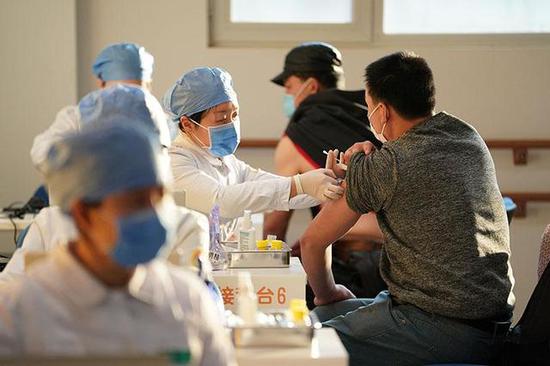 两个月国内已有四款新冠疫苗获批，个人可否自由选择接种？