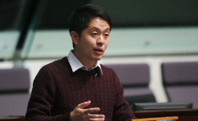 许智峰放弃英国流窜澳大利亚 香港政界人士：物价太高混不下去