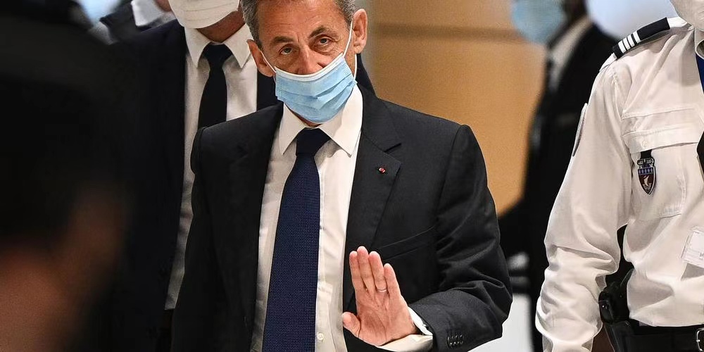 法国前总统萨科齐因涉嫌非法筹集资金再次出庭受审