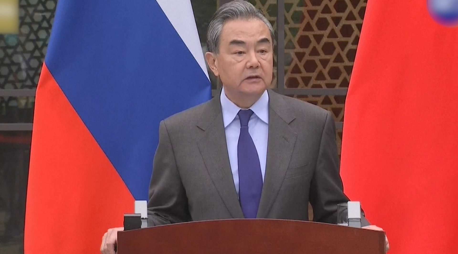 王毅：编故事造谎言干涉中国内政的时代已一去不返