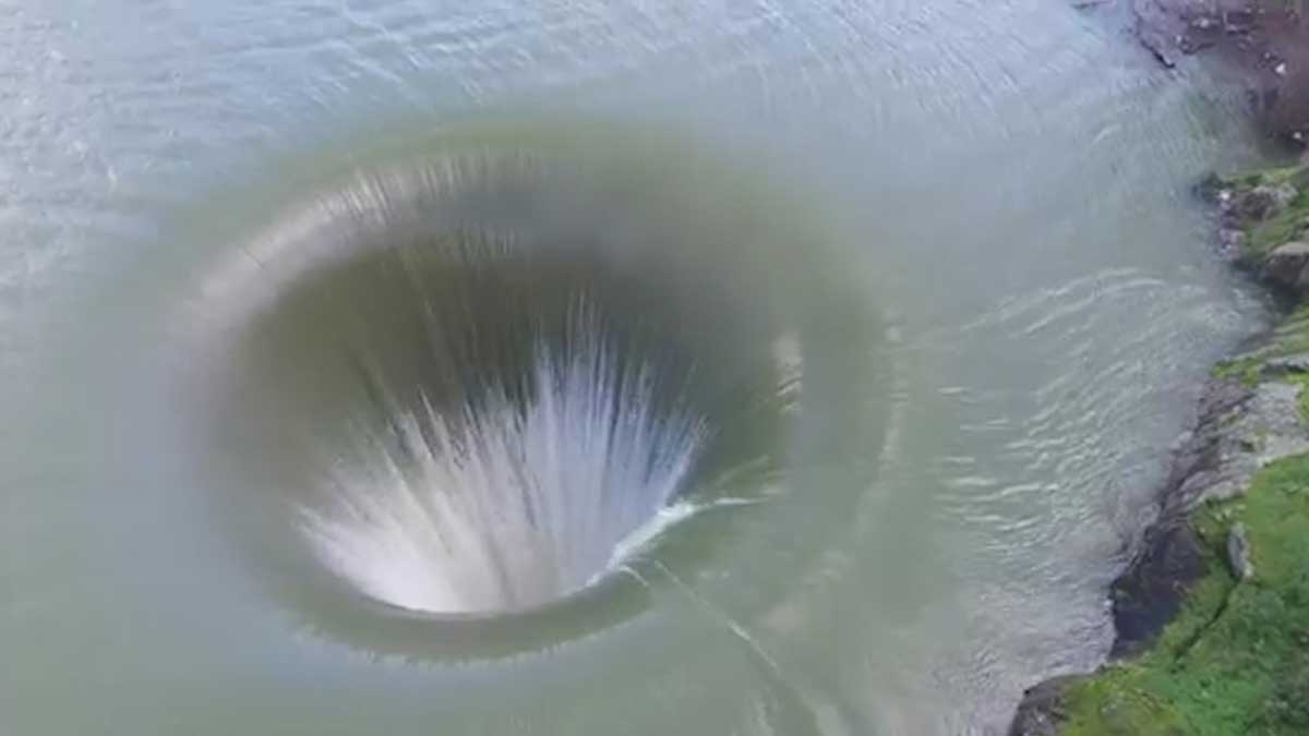 美国加州贝里瑟湖现神秘巨洞，望之生畏以为是通往地狱门户