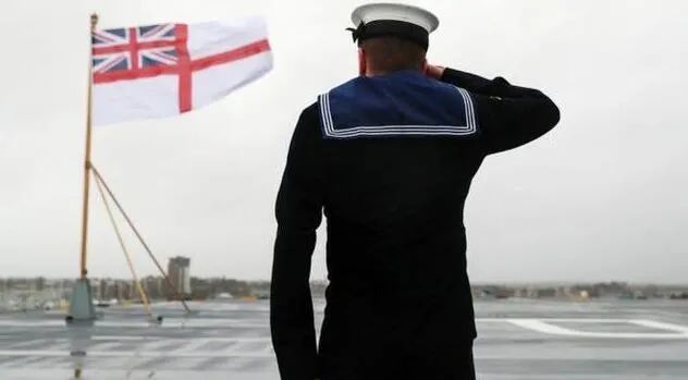 英国水兵在秘密军事基地强奸美国女兵