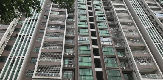 中介倒卖月赚一辆保时捷，深圳小产权房为何越调控越火爆？