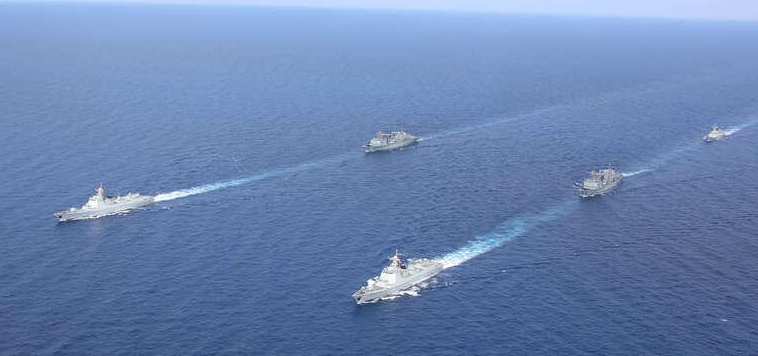 海军第37、38批护航编队在亚丁湾分航