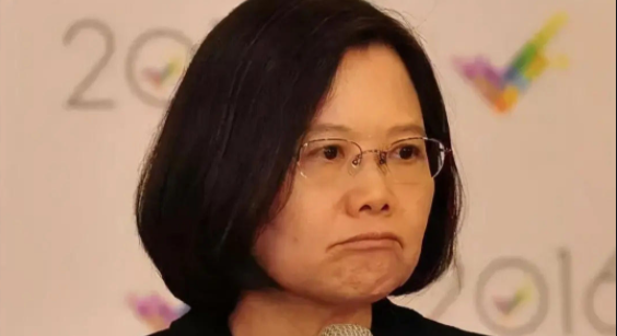向佐怒怼蔡英文：人家死只狗跟你有什么关系