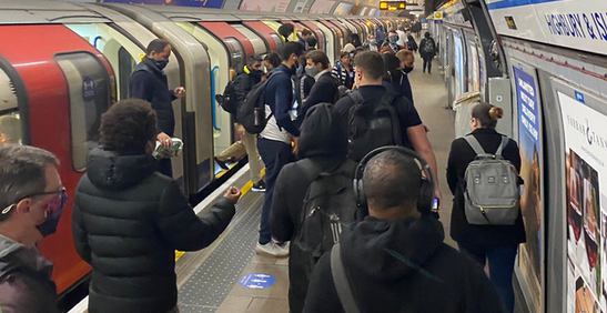 伦敦地铁2024年全面覆盖4G信号，英网友：上海十年前就有了...