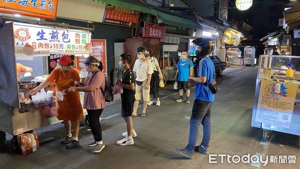 台媒：夜市摊位锐减 台湾服务业快撑不下去
