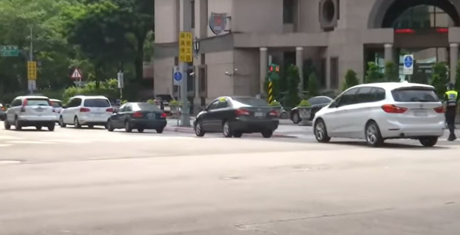 台团体包围蔡办怒吼＂我要疫苗＂ 痛批民进党不把百姓的命当命