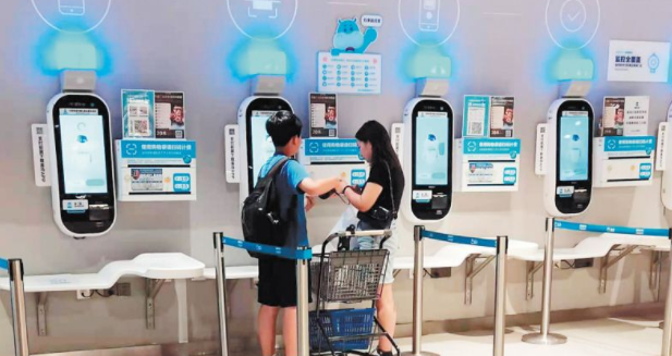 长沙不少商业门店引入自助收银服务 全新体验深受顾客欢迎