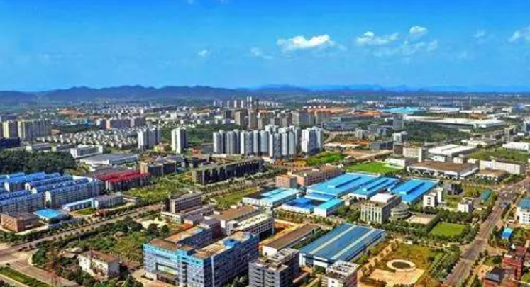 长沙临空经济示范区西至京珠高速，东至黄花机场