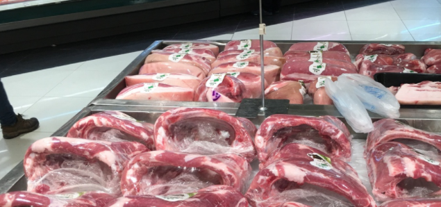 猪肉价格腰斩！双节临近或提振市场 官方喊话：多吃多买