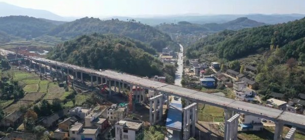 白新高速公路上跨国省干线桥梁全部贯通
