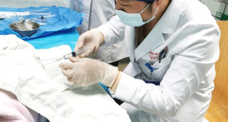湖南执行最新版国家医保目录，&ldquo;天价药&rdquo;纳入医保后两位患儿接受注射