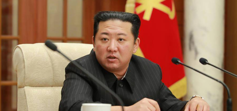 金正恩主持朝鲜劳动党政治局会议：将用物质手段遏制美敌对行为 