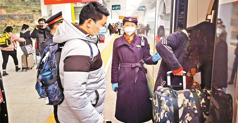 开往深圳！湖南吉首驶出首趟跨省返岗高铁