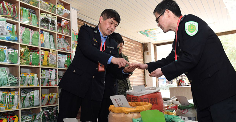 农资打假护春耕 &mdash;&mdash;湖南省市场监管系统加强农资市场监管